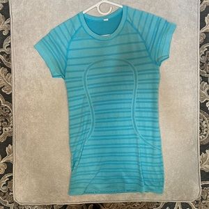 Lululemon short sleeve shirt